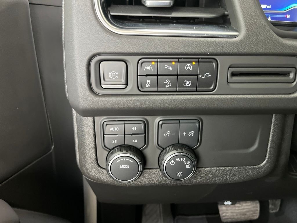 Used 2022 Summit White Chevrolet Z71 image 4