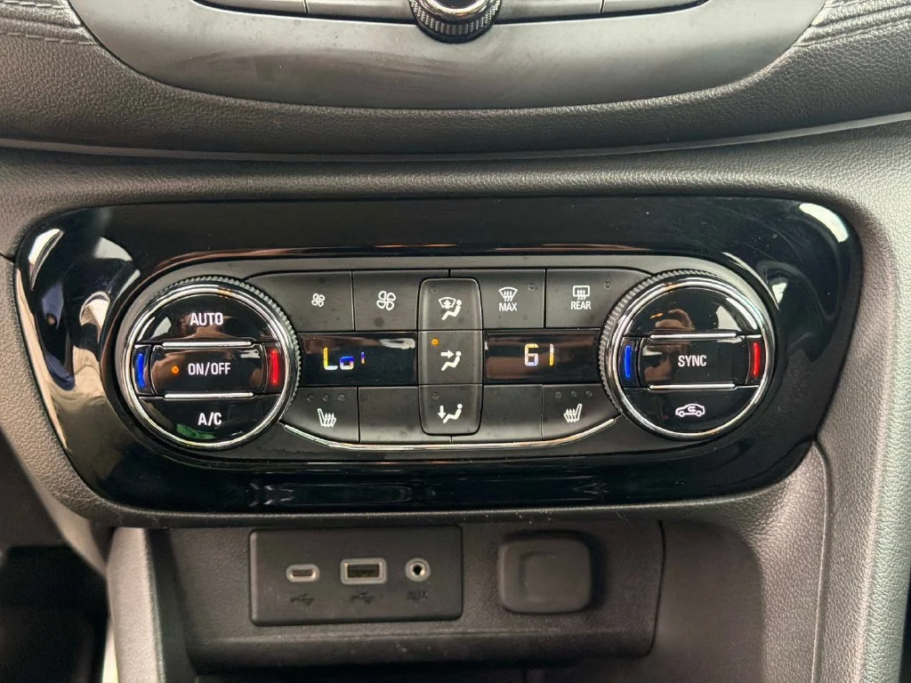 Used 2023 Red Buick Select image 26