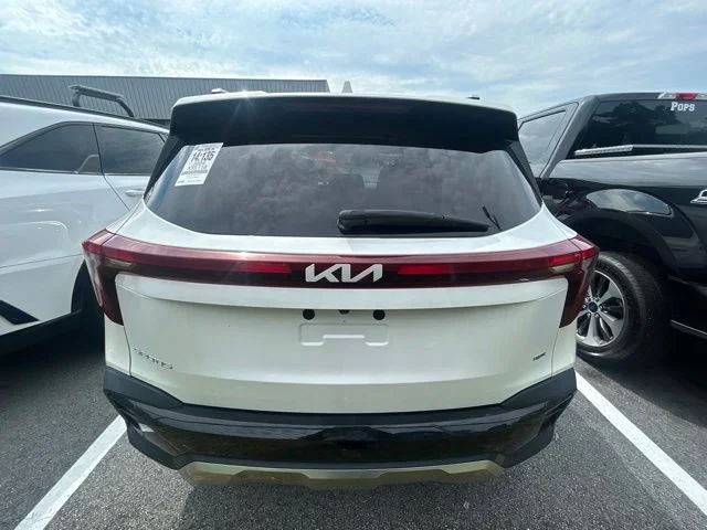 Used 2024 White Kia S image 4