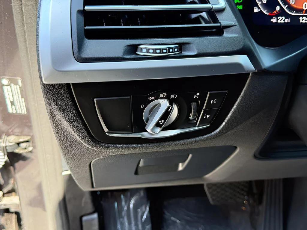 Used 2024 Gray BMW sDrive30i image 26