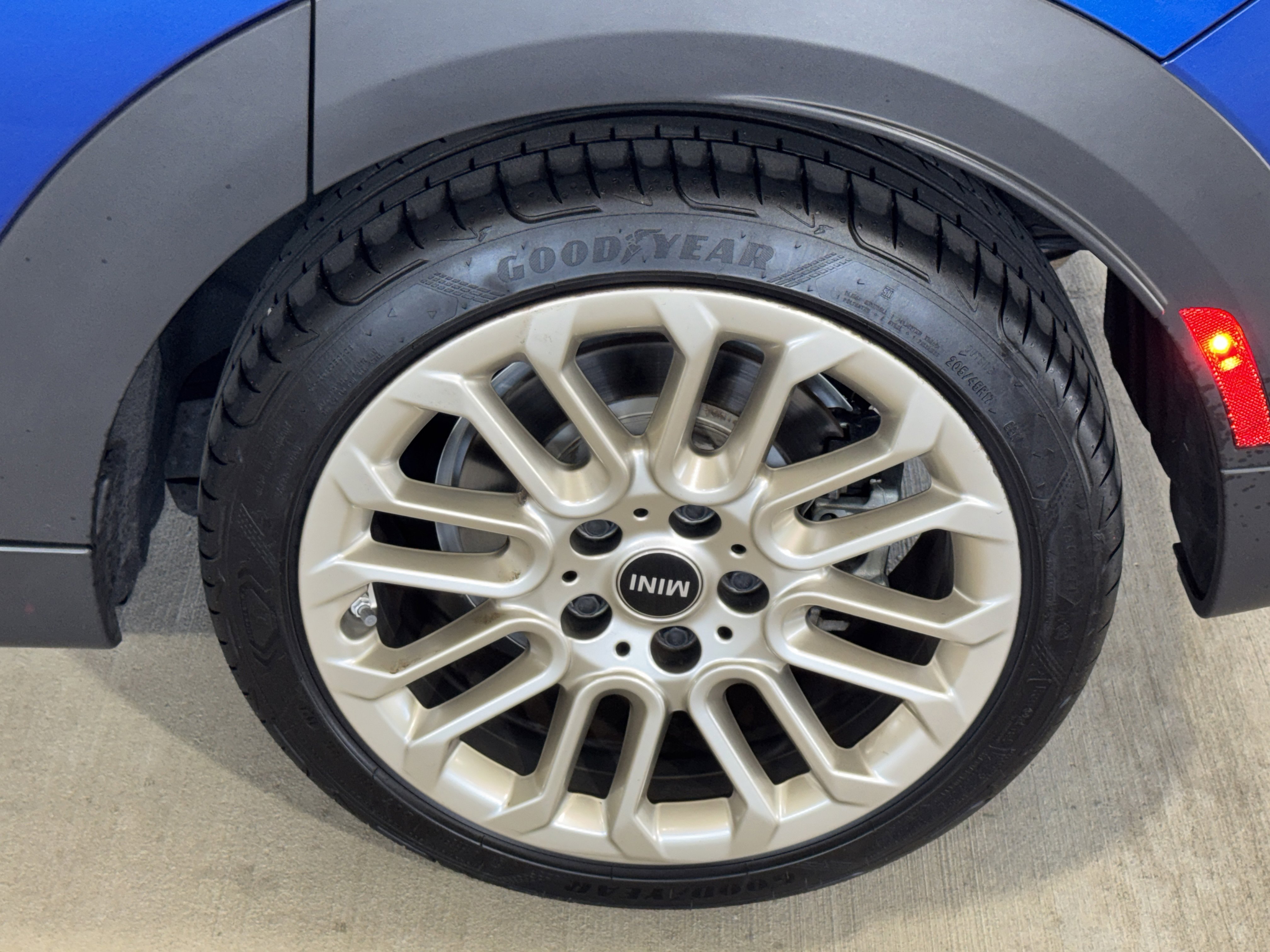 Used 2025 Blazing Blue Metallic MINI Signature Plus image 35