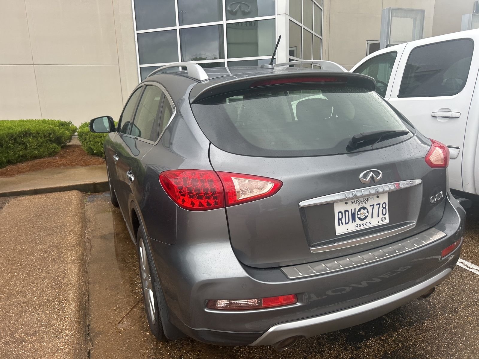 Used 2017 Gray INFINITI Base image 14