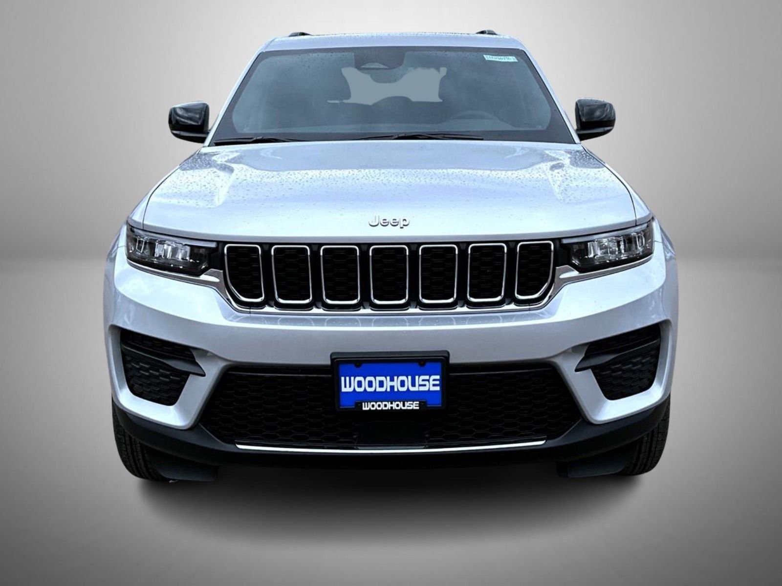 New 2026 Silver Zynith Exterior Paint Jeep Laredo X image 2