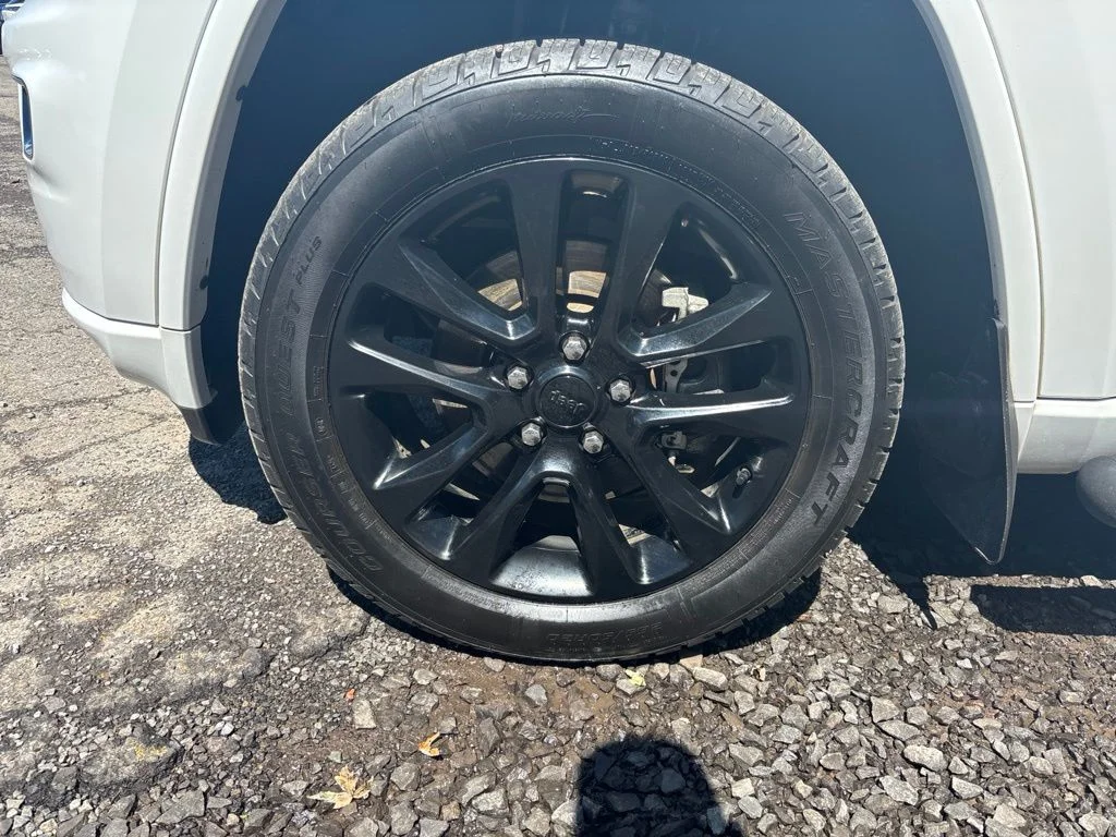 Used 2021 White Jeep Laredo X image 11