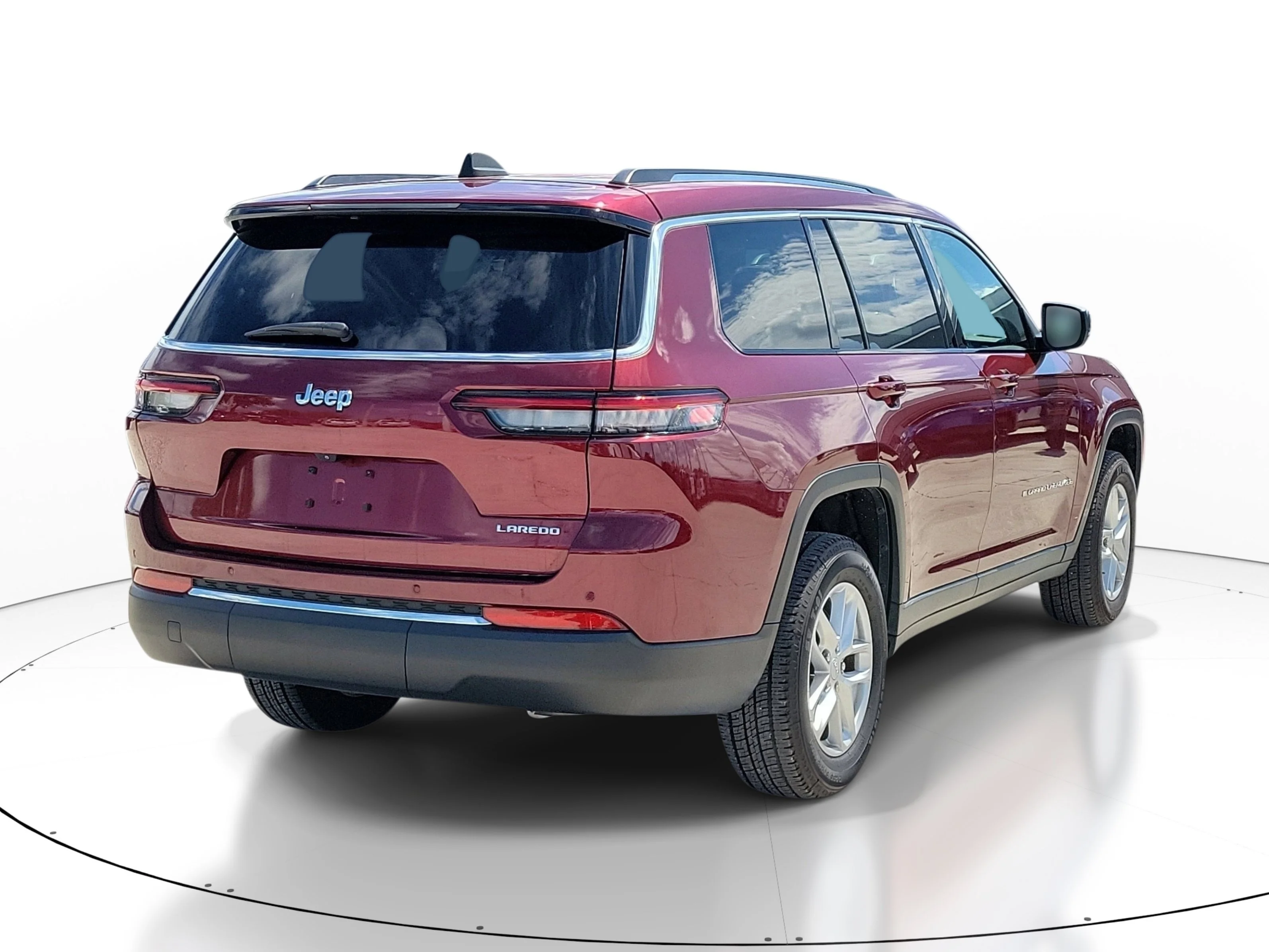 Used 2023 Velvet Red Pearlcoat Jeep Laredo image 6