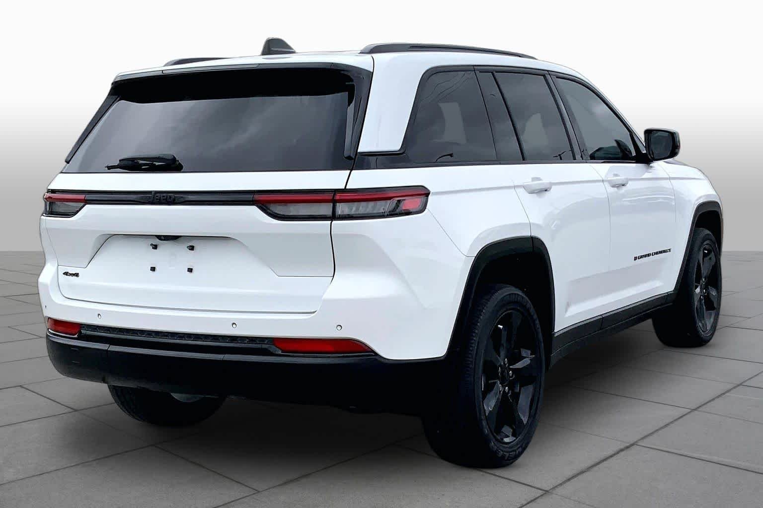 Used 2022 Bright White Clearcoat Jeep Altitude image 21