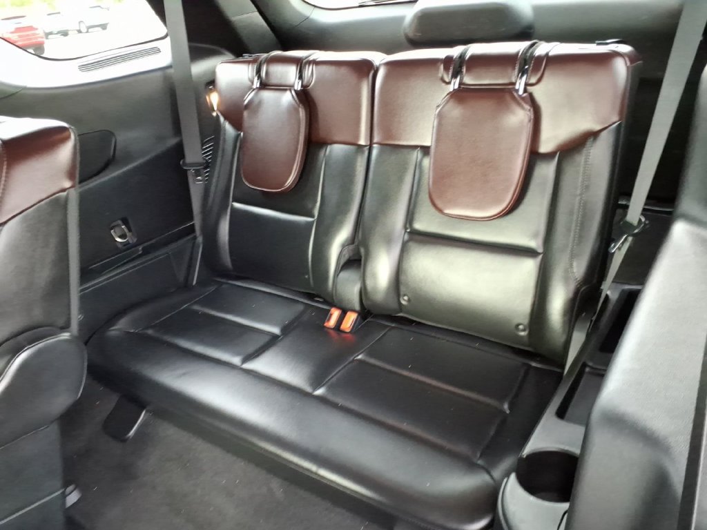 Used 2020 Black Metallic Ford Platinum image 6