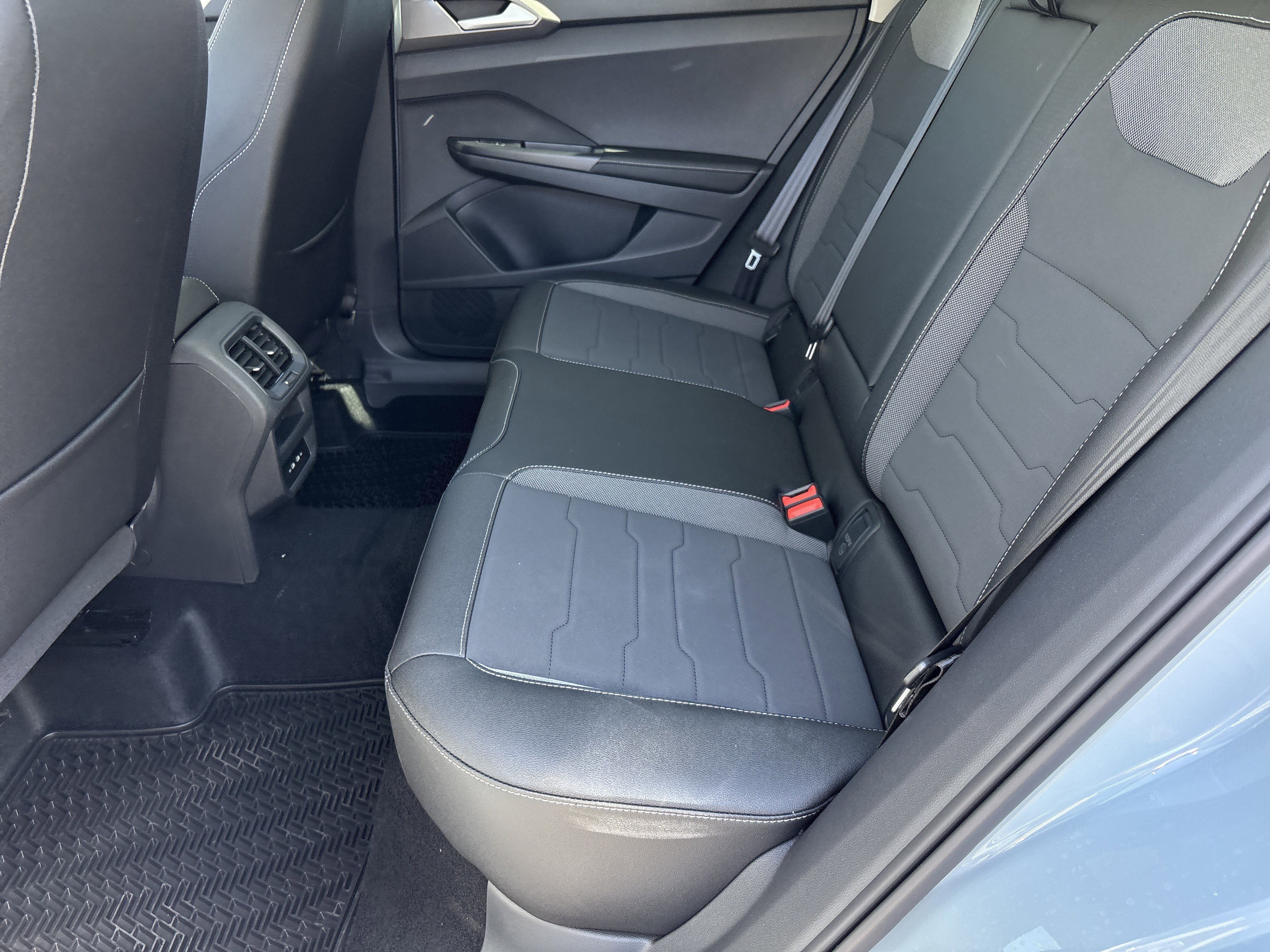 New 2026 Monument Gray w/Dp Blk Rf Volkswagen SE Black image 13