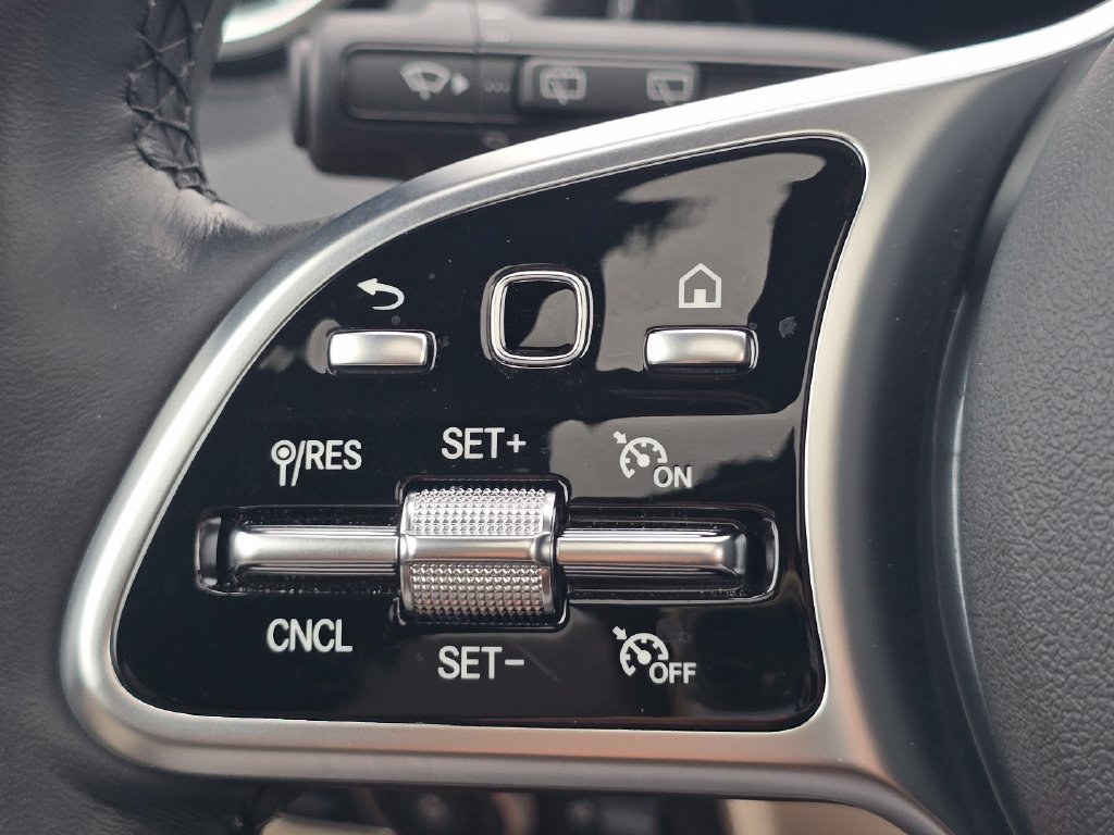Certified Used 2023  Mercedes-Benz GLB 250 image 35