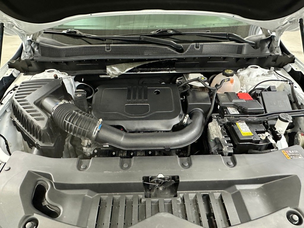 Used 2025 Summit White Chevrolet LT image 37