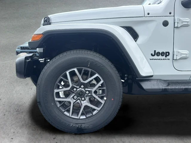 New 2026 Bright White Clear-Coat Exterior Paint Jeep Sahara image 32