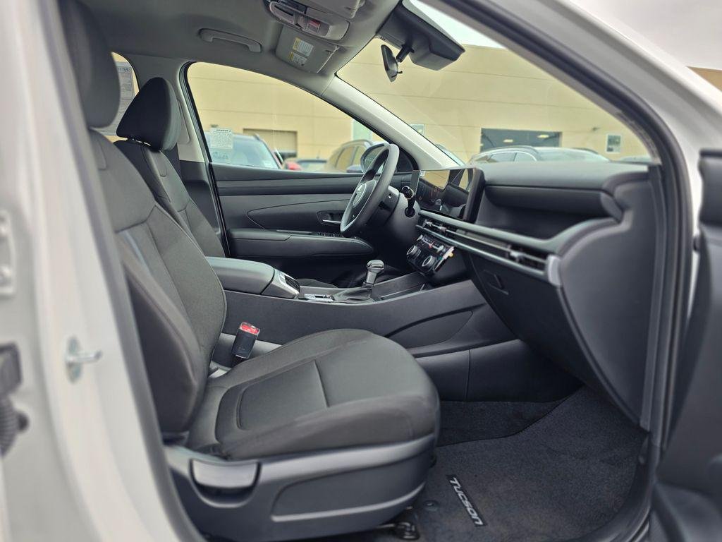 New 2026 White Hyundai SEL FWD image 10