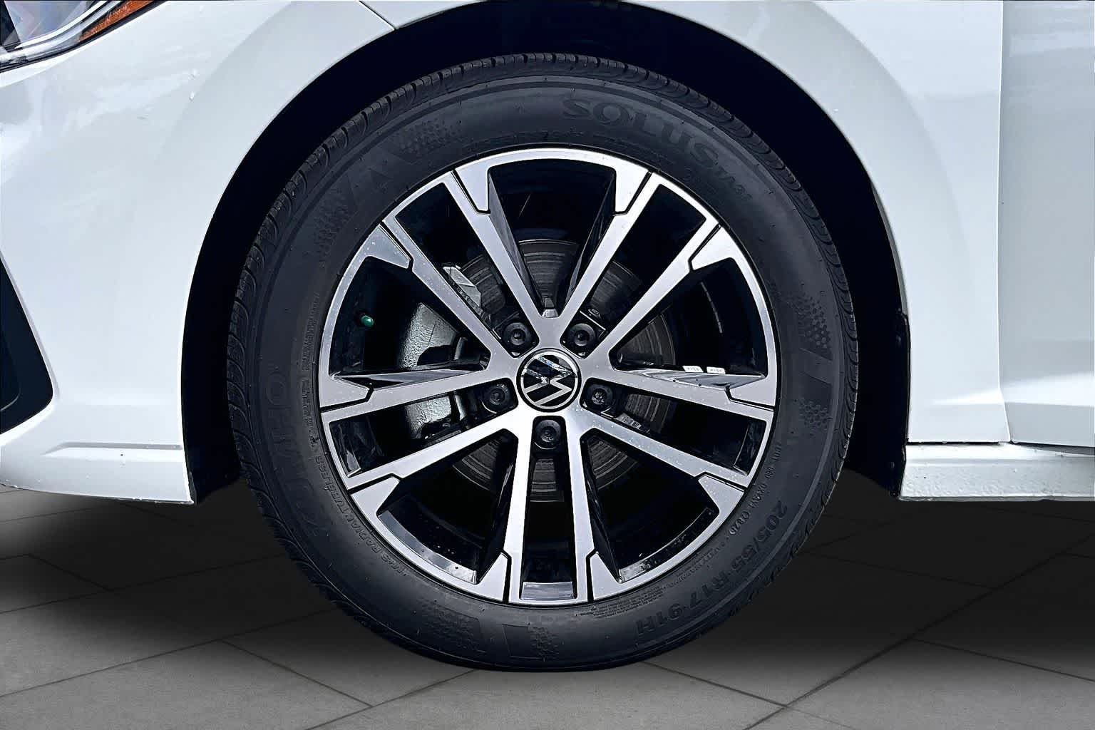 New 2026 Pure White Volkswagen 1.5T Sport image 11