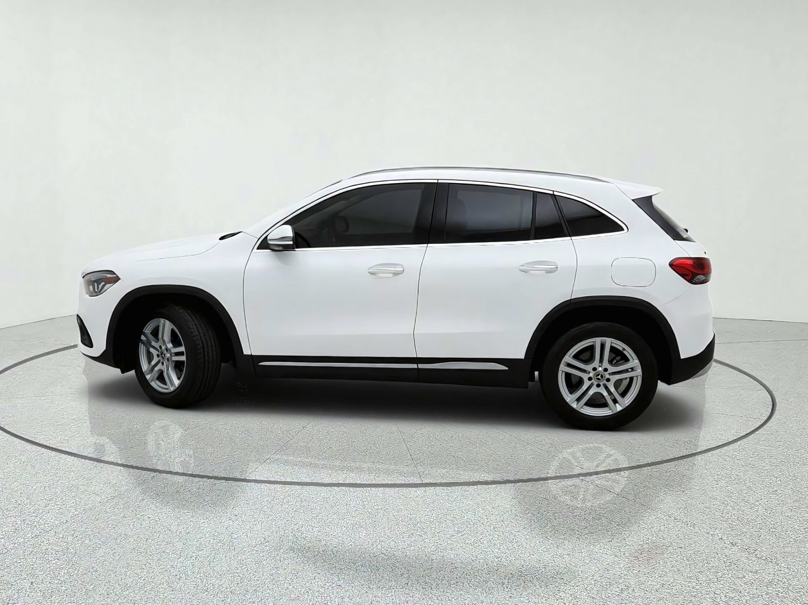 Used 2021 Polar White Mercedes-Benz GLA 250 image 13