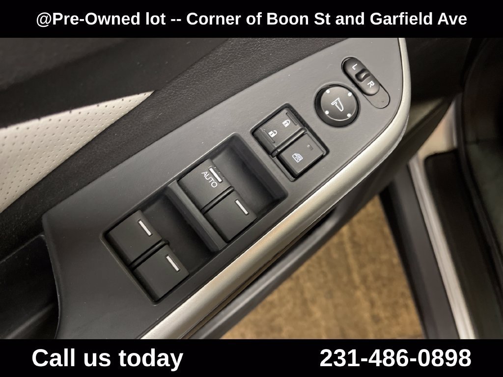 Used 2016 Silver Honda EX-L image 15