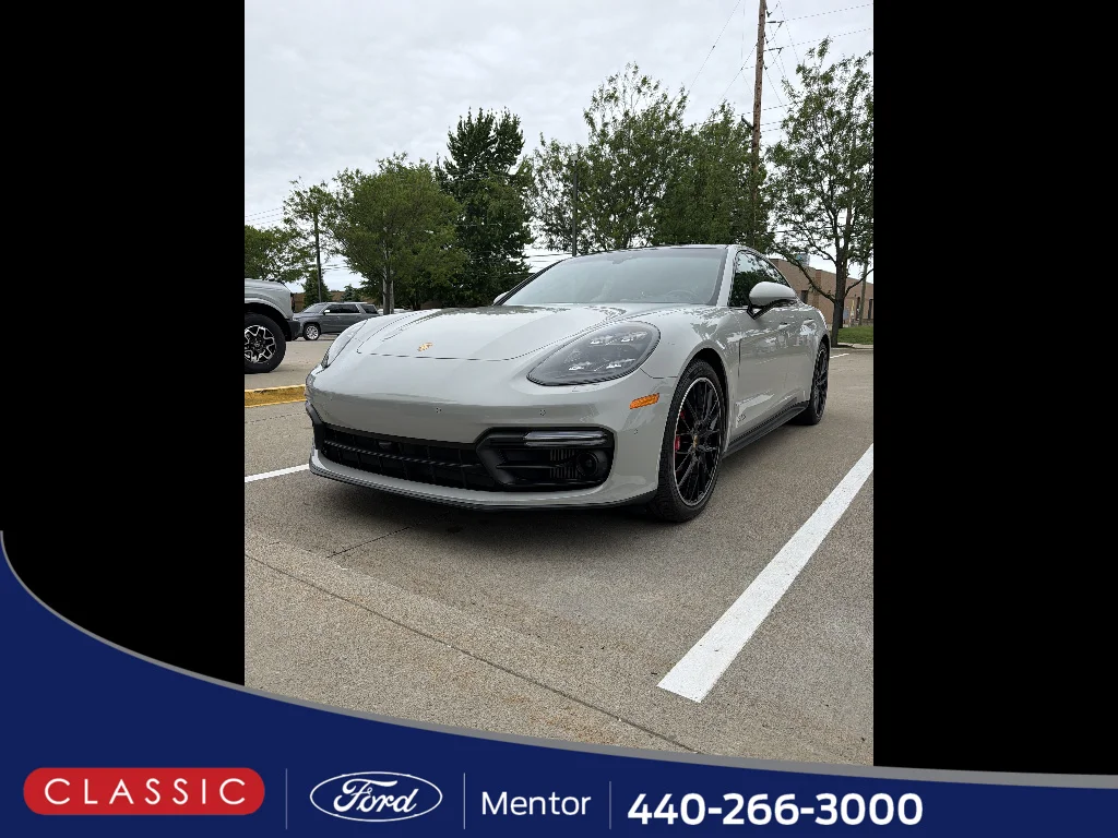 2019 Porsche Panamera's photo