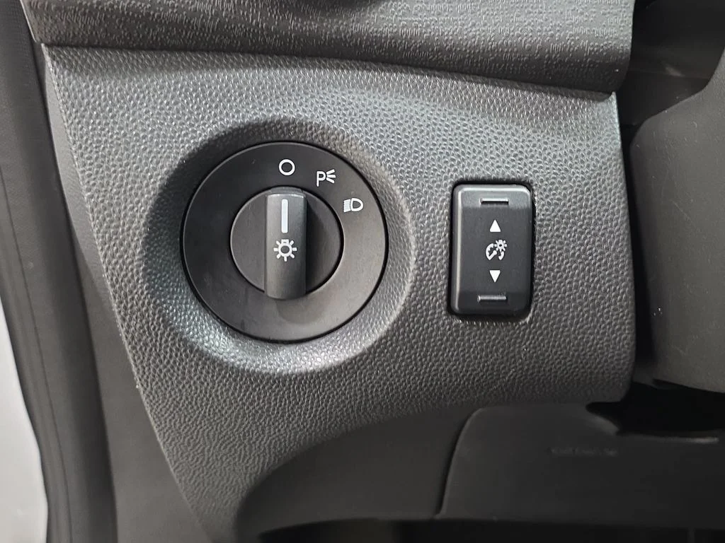 Used 2013 Oxford White Ford SE image 23