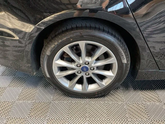 Used 2018 Black Ford SE Luxury image 41