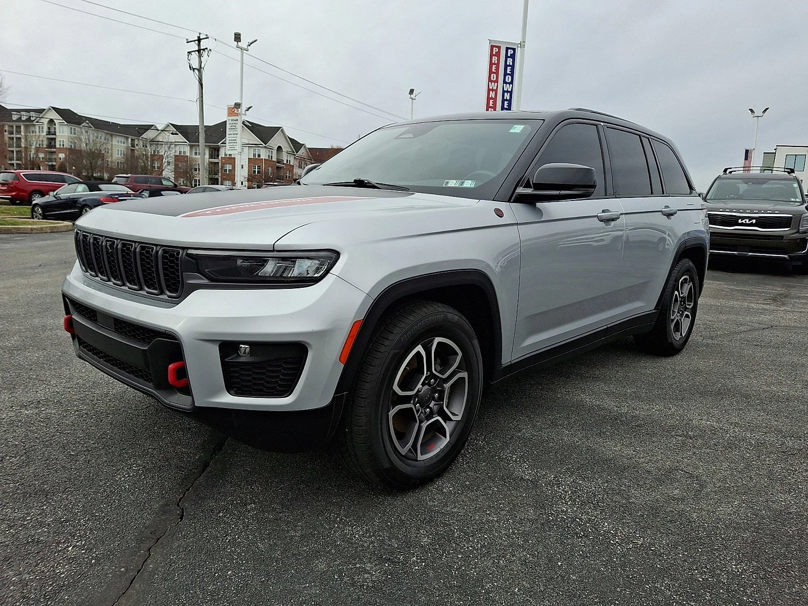 Used 2022 Silver Zynith Jeep Trailhawk image 3