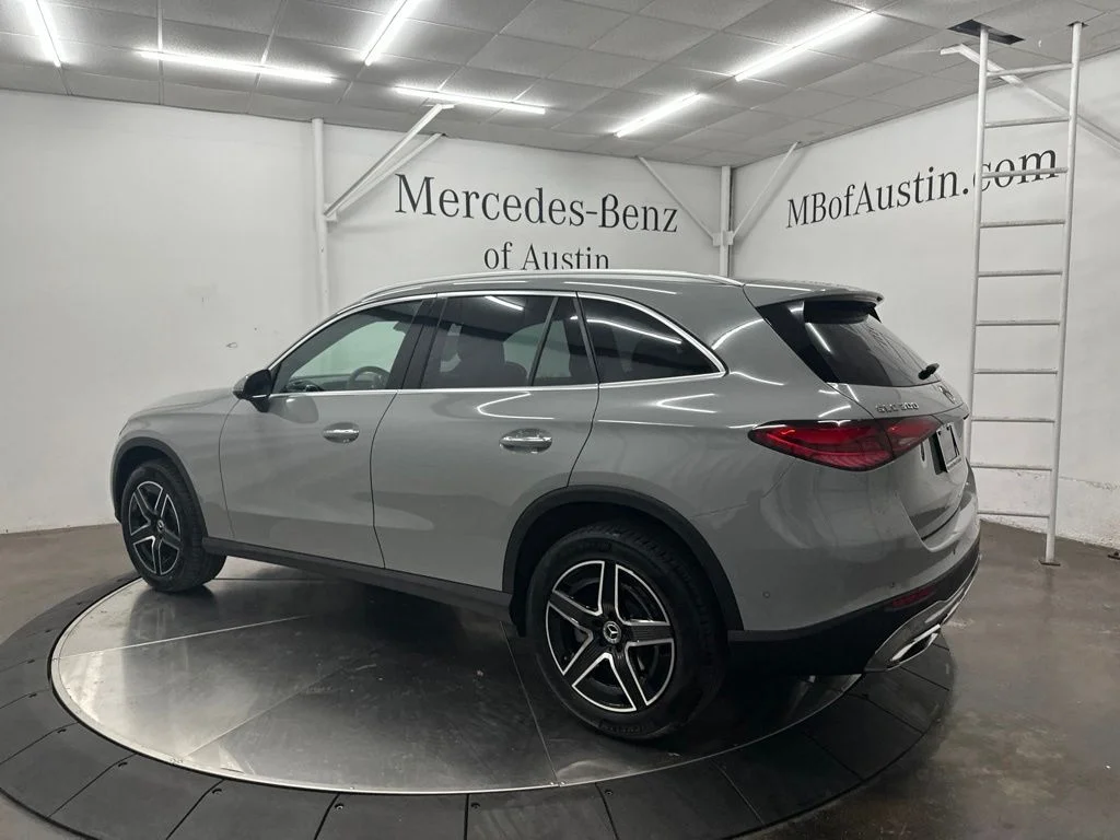 New 2027 White Mercedes-Benz GLC 300 image 5