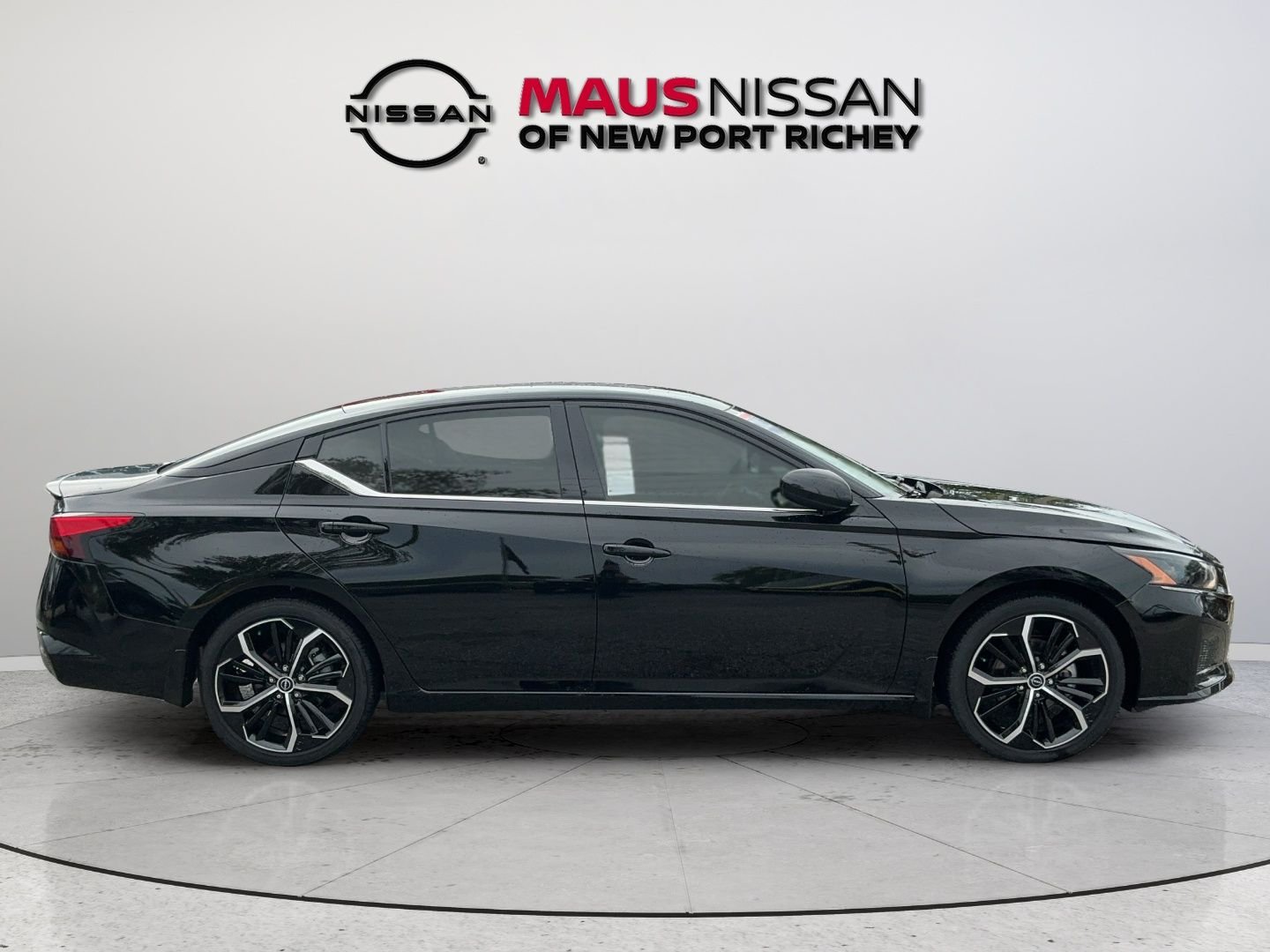 Used 2025 Super Black Nissan 2.5 SR image 12