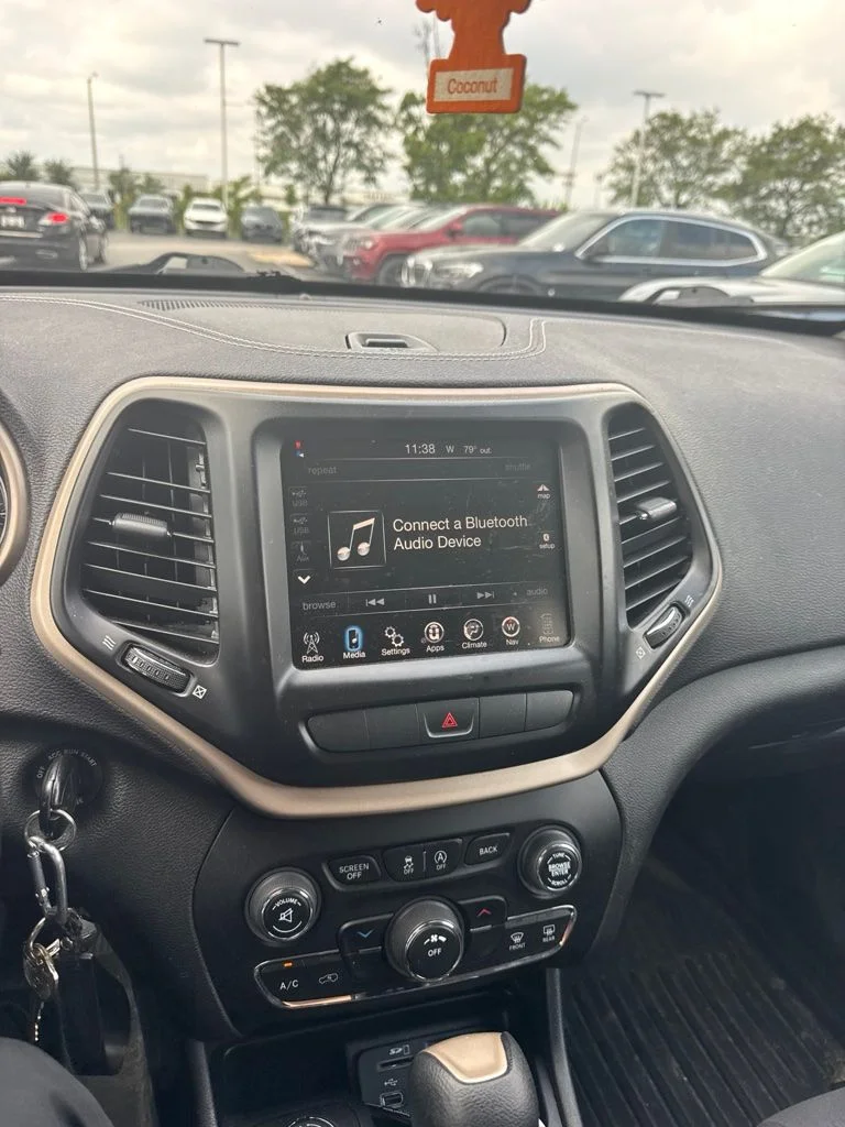 Used 2015 Red Jeep Latitude image 11