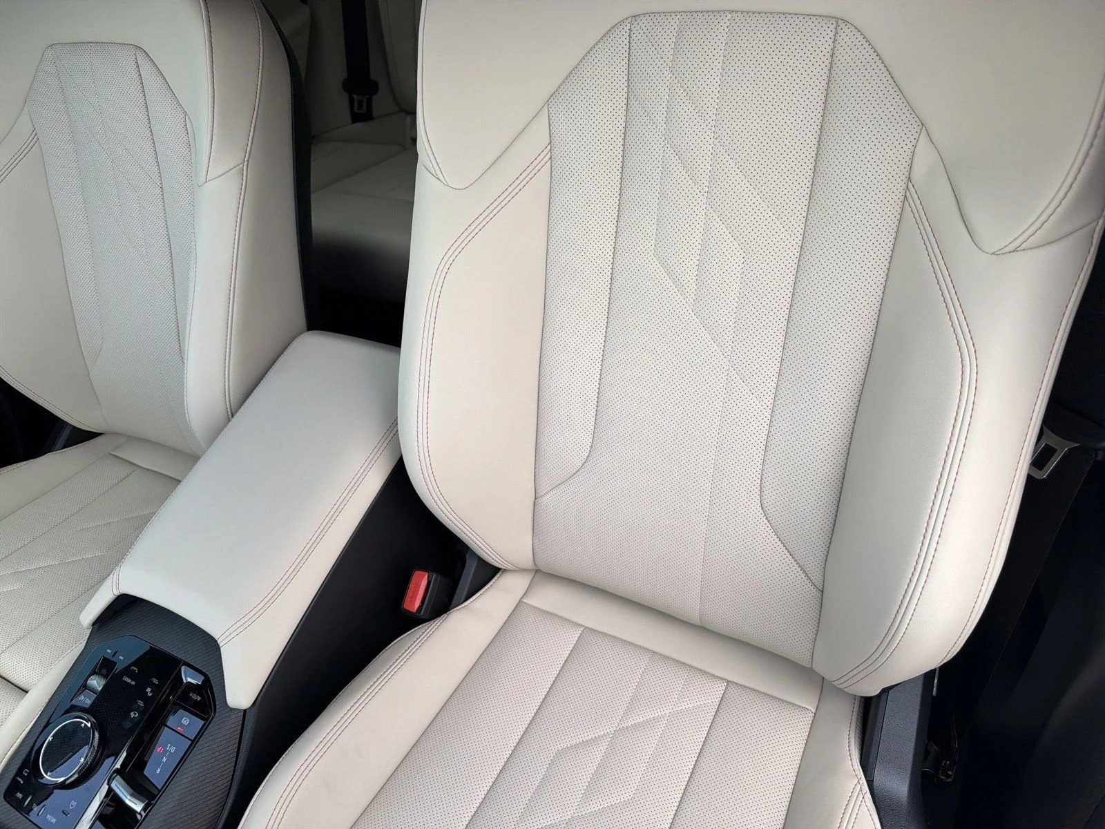 New 2026 Mineral White Metallic BMW 30 xDrive image 19