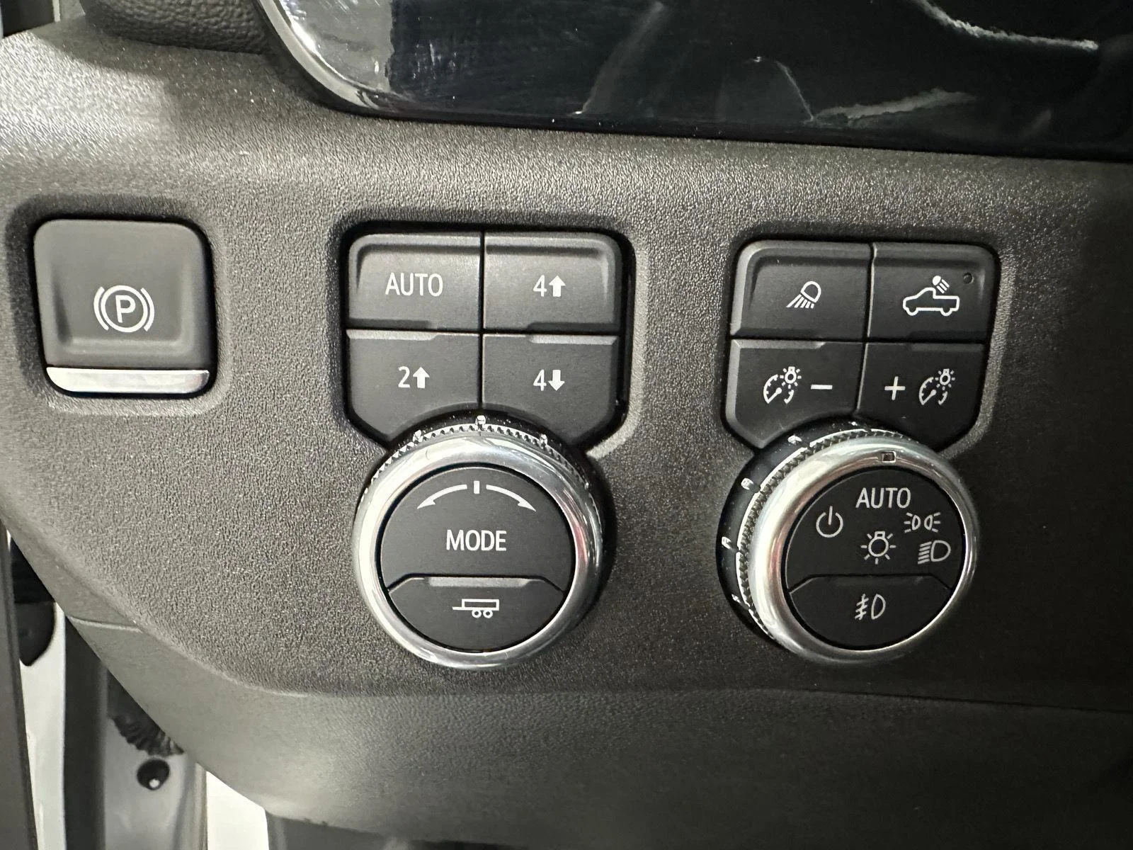 Used 2025 Summit White GMC SLT image 17