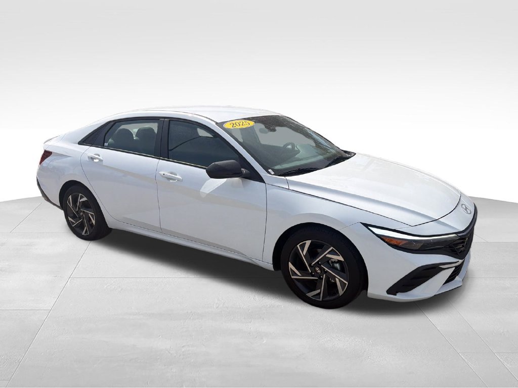 Used 2025 White Hyundai SEL Sport image 7