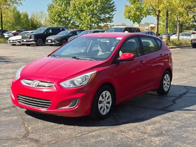 Used 2017 Red Hyundai SE image 3