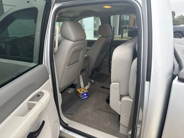 Used 2013 Silver GMC SLE image 9