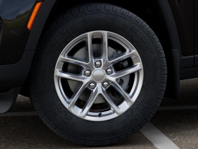 New 2026 Diamond Black Crystal Pearl-Coat Exterior Paint Jeep Laredo image 8