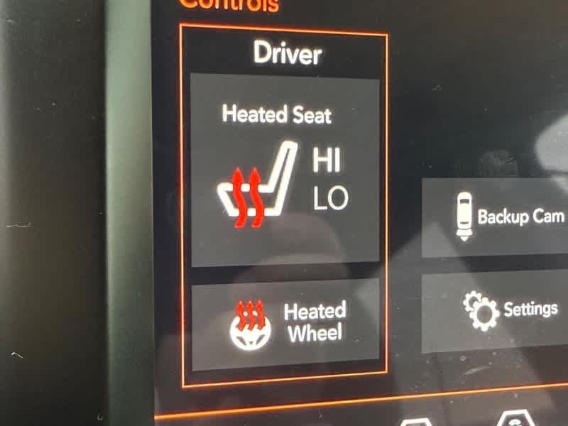Used 2022 Diamond Black Crystal Pearlcoat Jeep Latitude Lux image 20