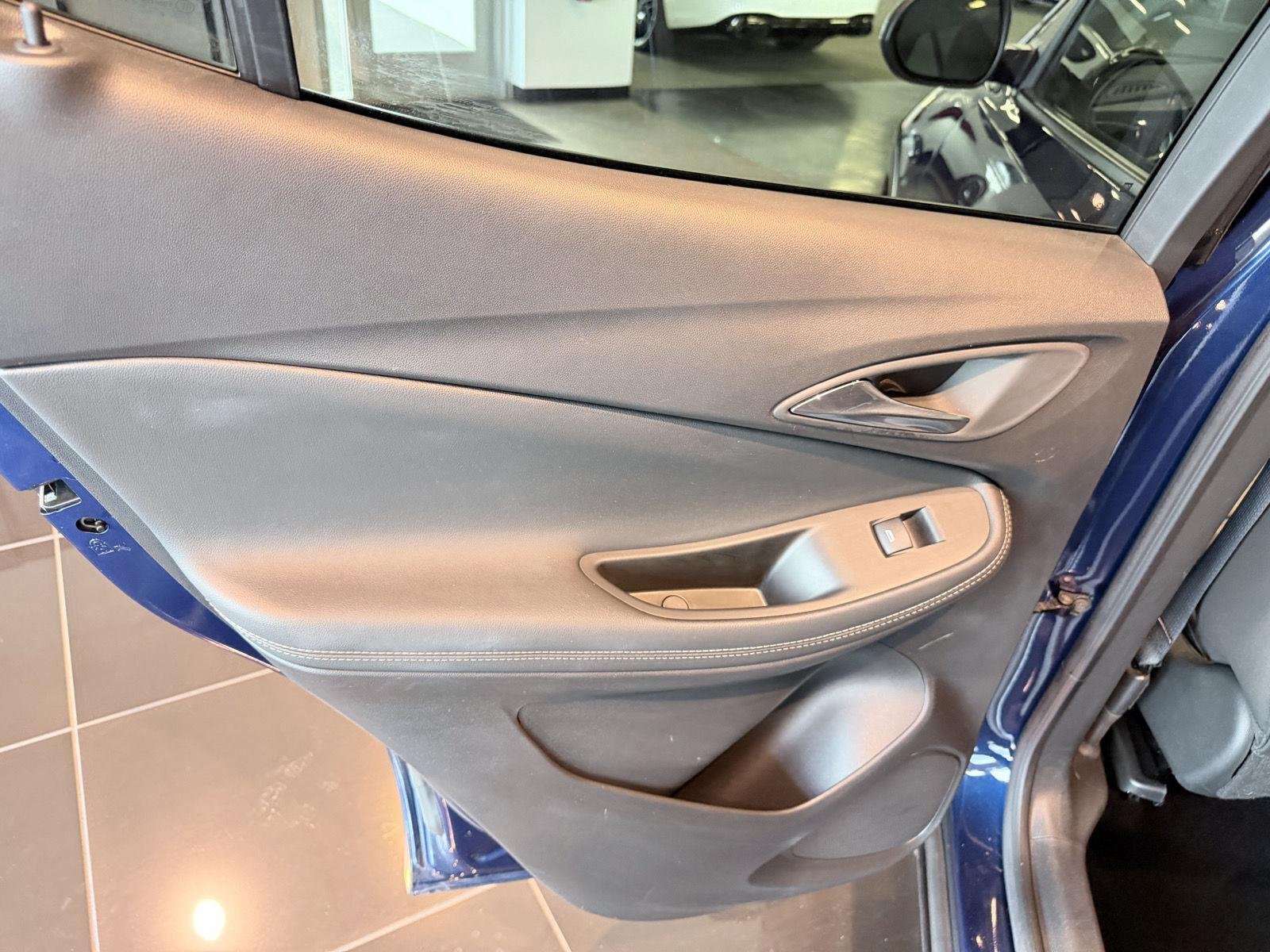 Used 2023 Sapphire Metallic Buick Essence image 21