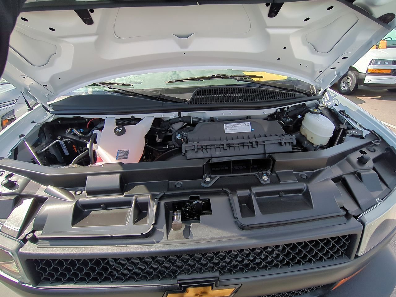 2025 Chevrolet Express Cargo Work Van - Photo 28