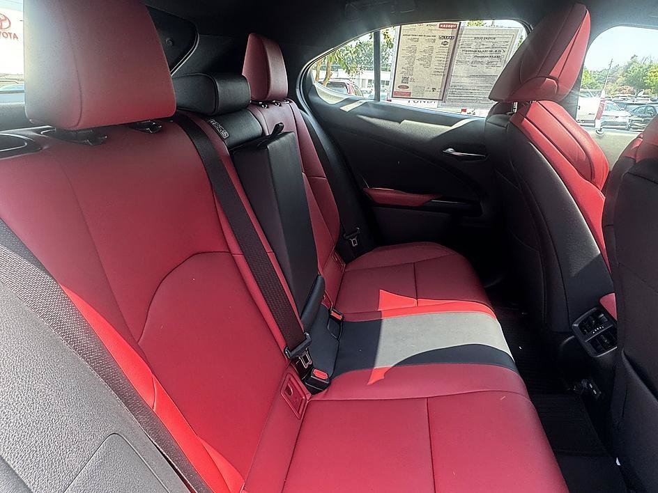 Used 2023 Ultra White Lexus UX 250h F SPORT Handling image 21