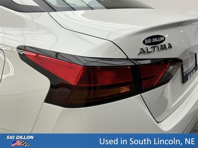 Used 2020 Glacier White Nissan 2.5 S image 22
