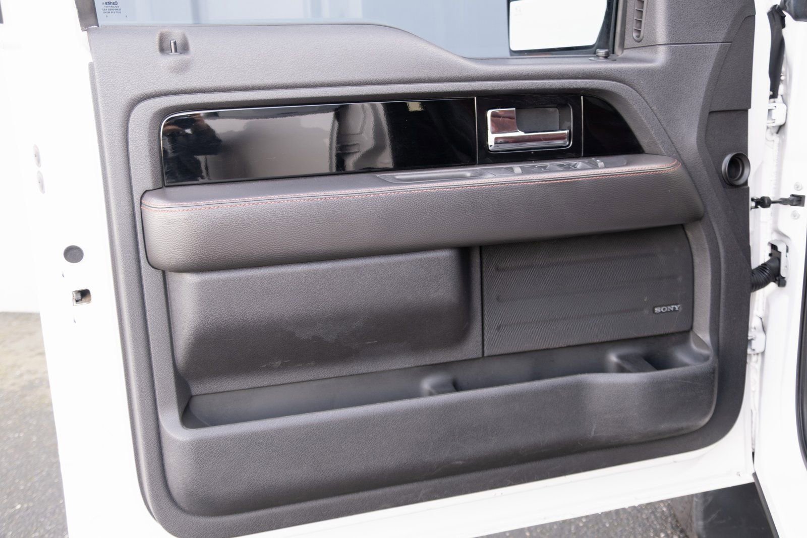 Used 2013  Ford Limited image 14