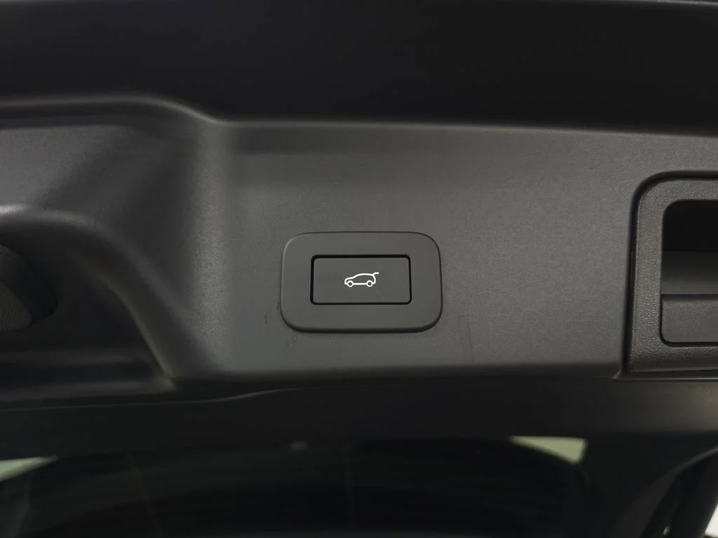 Certified Used 2026 Gray Land Rover S image 7