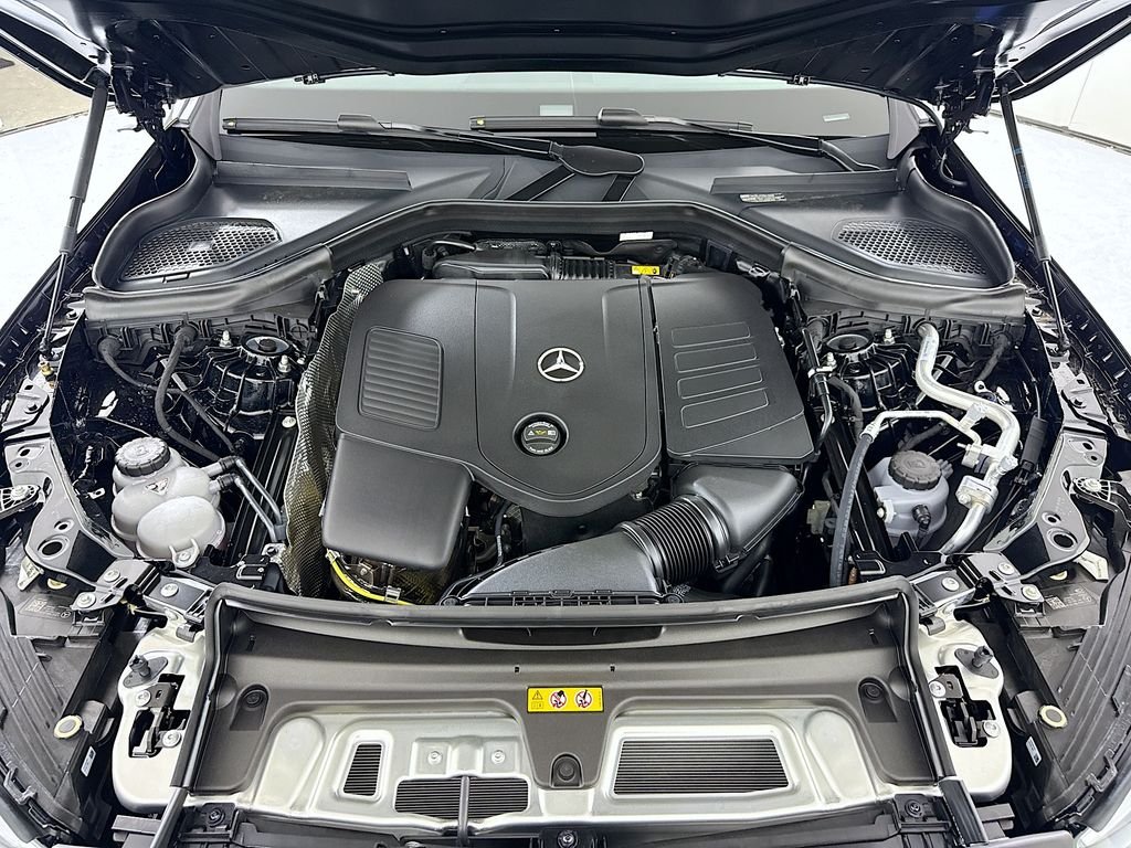 New 2026 Black Mercedes-Benz GLC 300 image 29