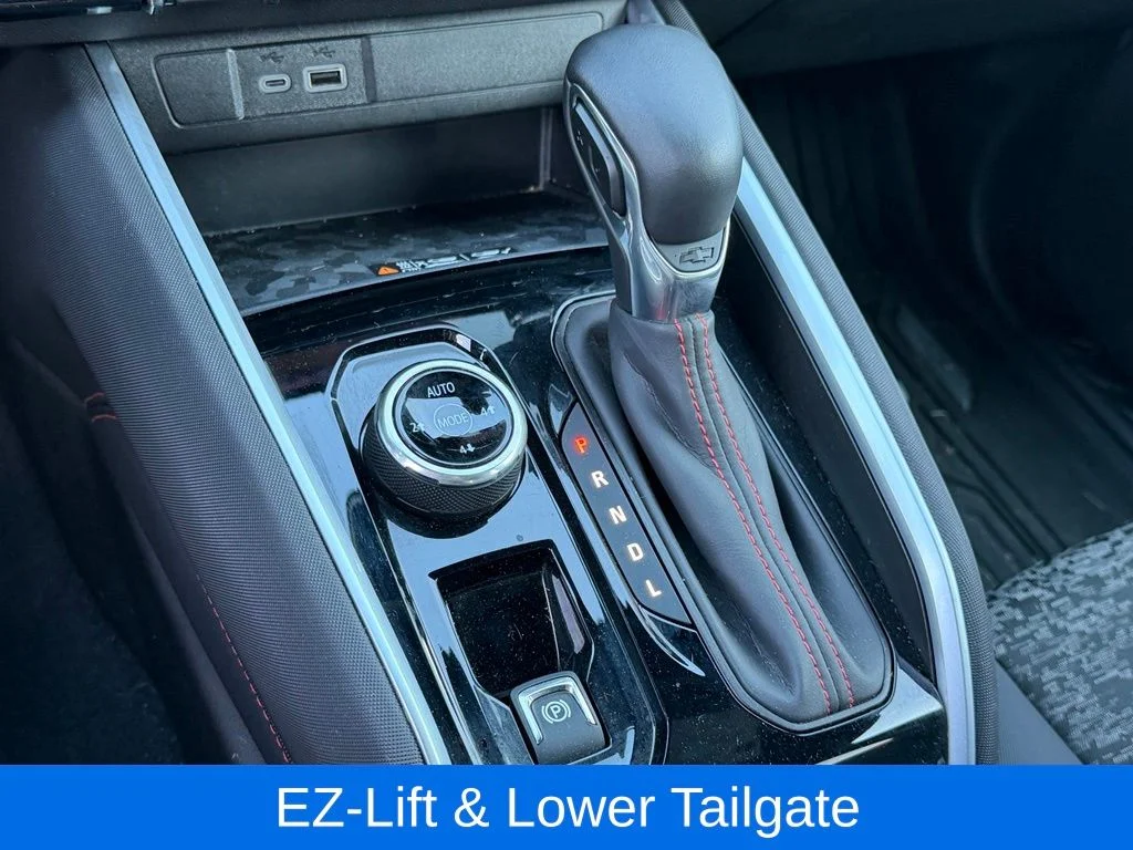 Used 2024 Gray Chevrolet Z71 image 33