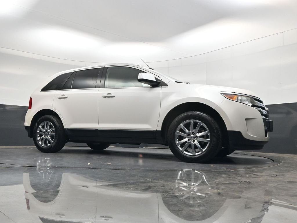 Used 2011 White Ford Limited image 37
