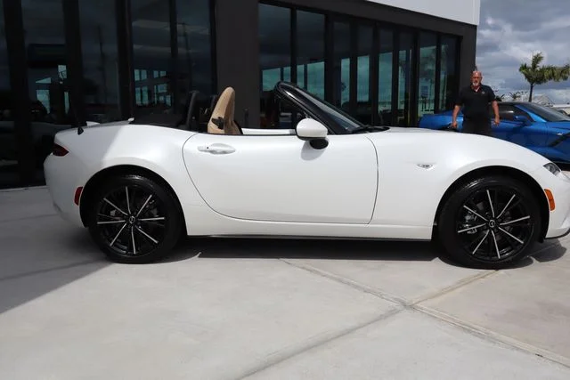 New 2026 Snowflake White Pearl Mazda Grand Touring image 19