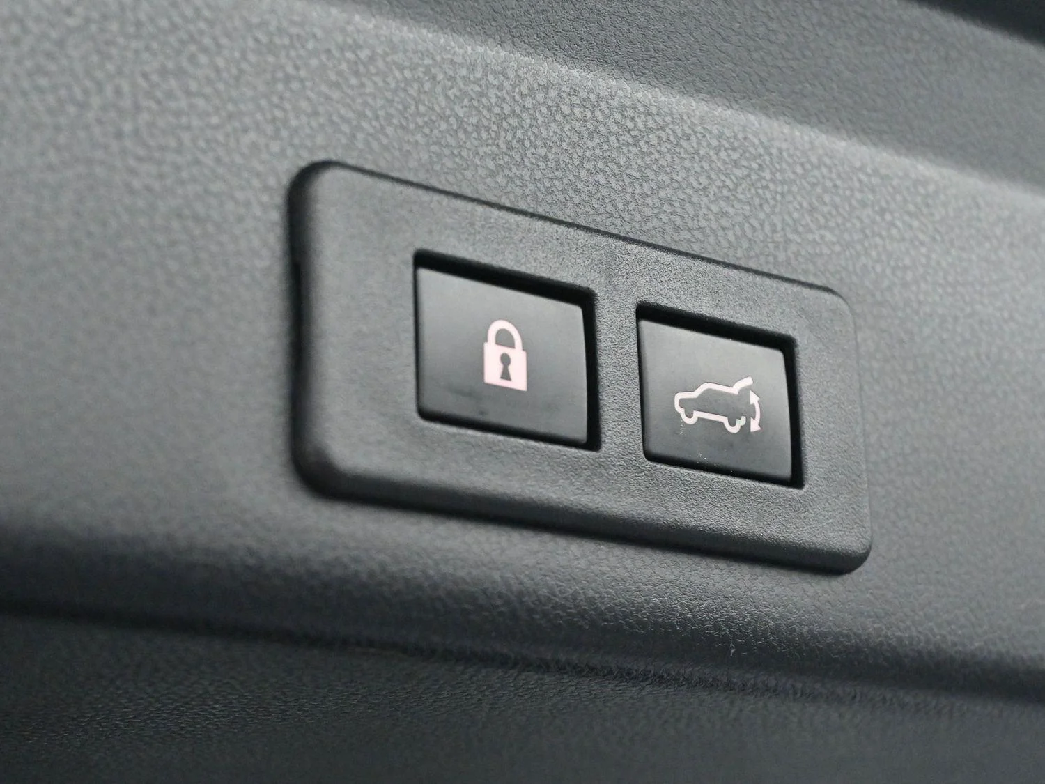 Used 2023 Ice Silver Metallic Subaru Limited image 10