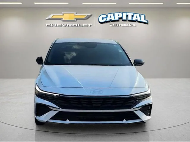 Used 2025 White Hyundai SEL Sport image 8