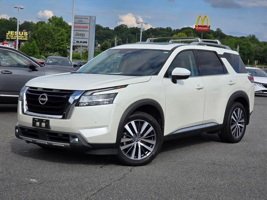 Used 2022 White Nissan Platinum image 2