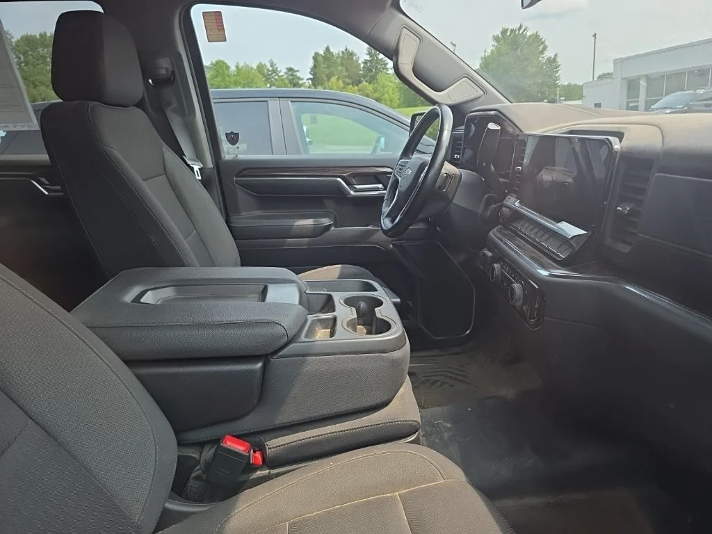 Used 2024 Gray Chevrolet LT image 7