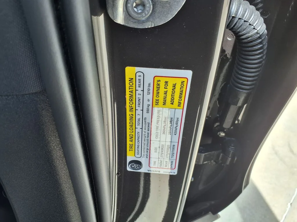 Certified Used 2025 Gray Volvo B5 Core image 38
