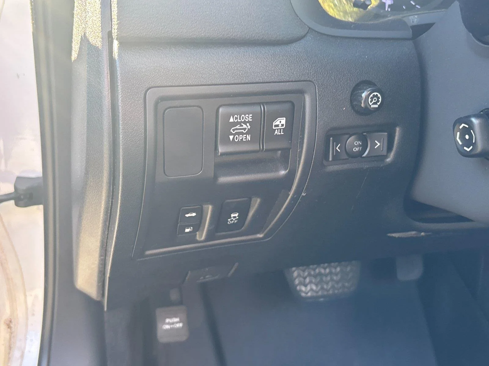 Used 2013 Starfire Pearl Lexus Base image 17