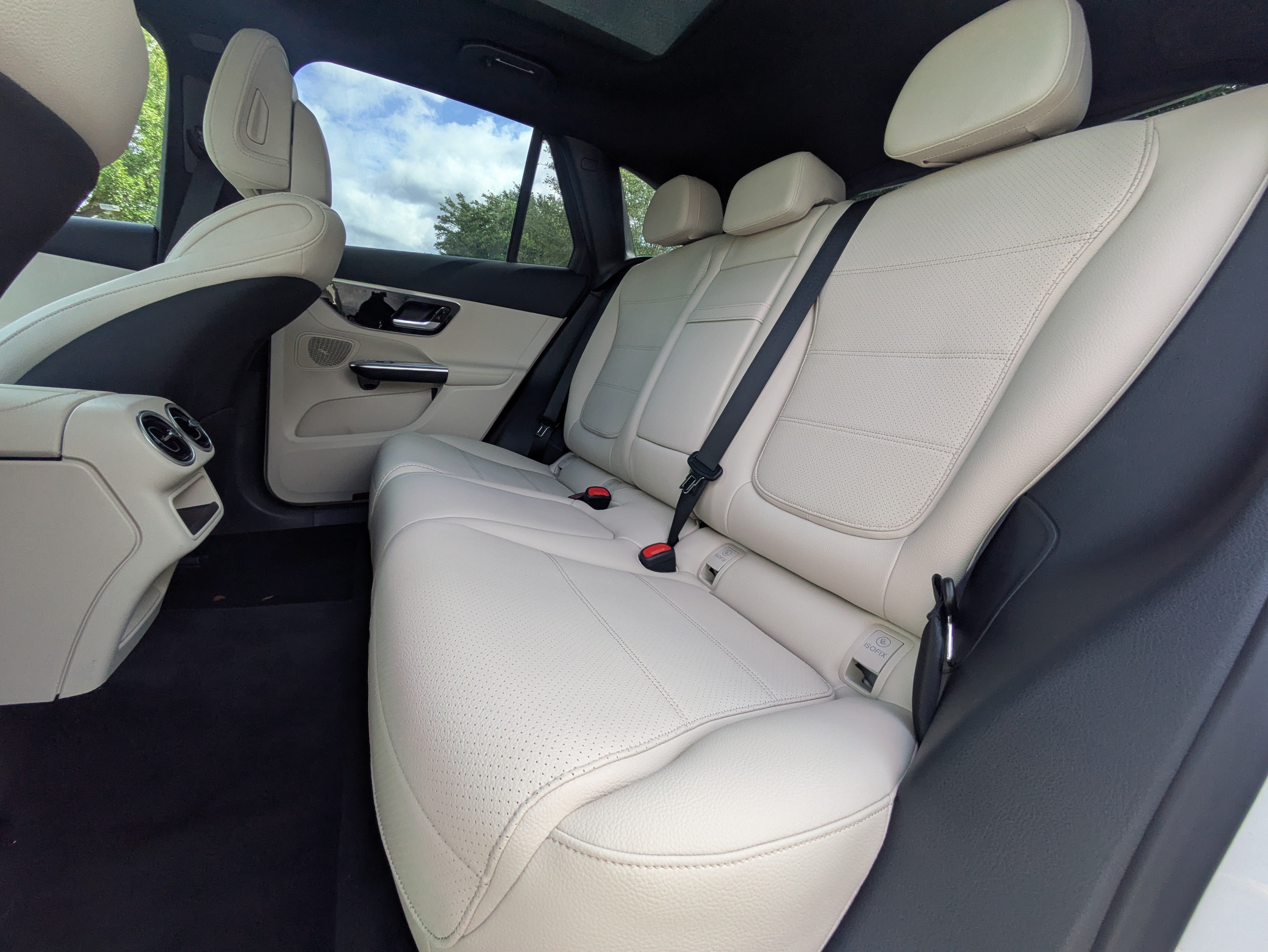 New 2026 Polar White Mercedes-Benz GLC 300 image 39